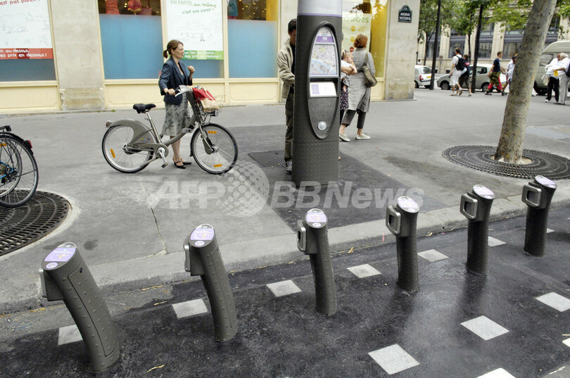 パリのレンタル自転車サービス開始、滑り出し好調