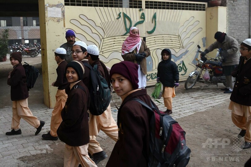 タリバン襲撃後、子どもたちが初登校 パキスタン・ペシャワル