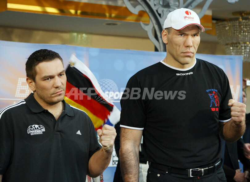 ＜ボクシング＞WBA世界ヘビー級タイトル戦を控え前日計量が行われる - ドイツ