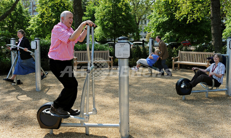 「高齢者用エクササイズ公園」、ハイドパークに登場 英国
