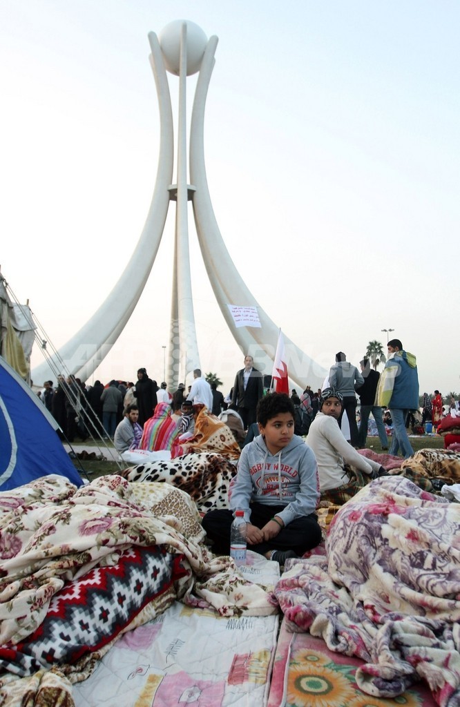 バーレーン、反政府デモ参加者死亡で警官を逮捕