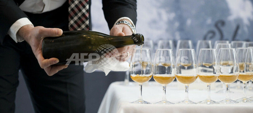 難破船で発見された「世界最古のシャンパン」、香りは強烈