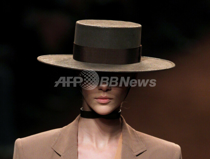 ＜11年春夏パリコレクション＞ゴルチエによる最後の「エルメス」