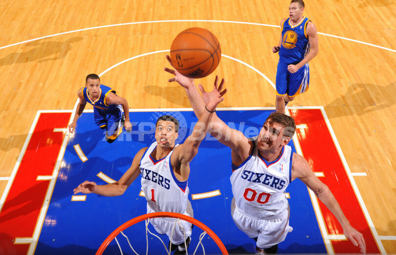 ウォリアーズ、開幕3連勝のセブンティシクサーズに勝利