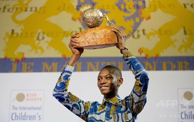 リベリア少年に「国際子ども平和賞」、子どもへの暴力根絶で功績