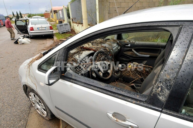 伊サルデーニャ島で洪水、18人死亡 懸命の捜索続く