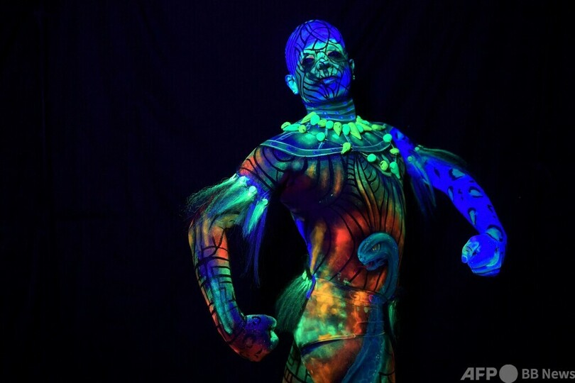 テーマは「世界の異文化」 コロンビアでボディーペインティング