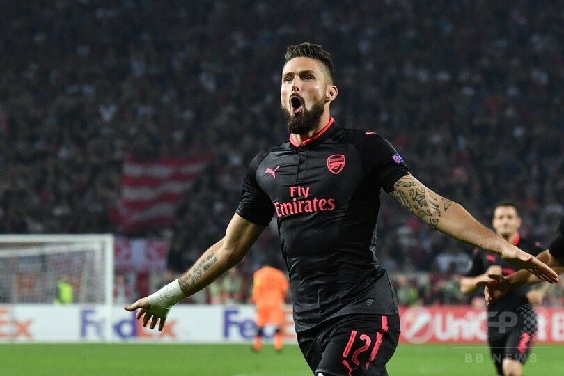 ジルーが劇的オーバーヘッド弾 アーセナルはel3連勝 写真3枚 国際ニュース Afpbb News