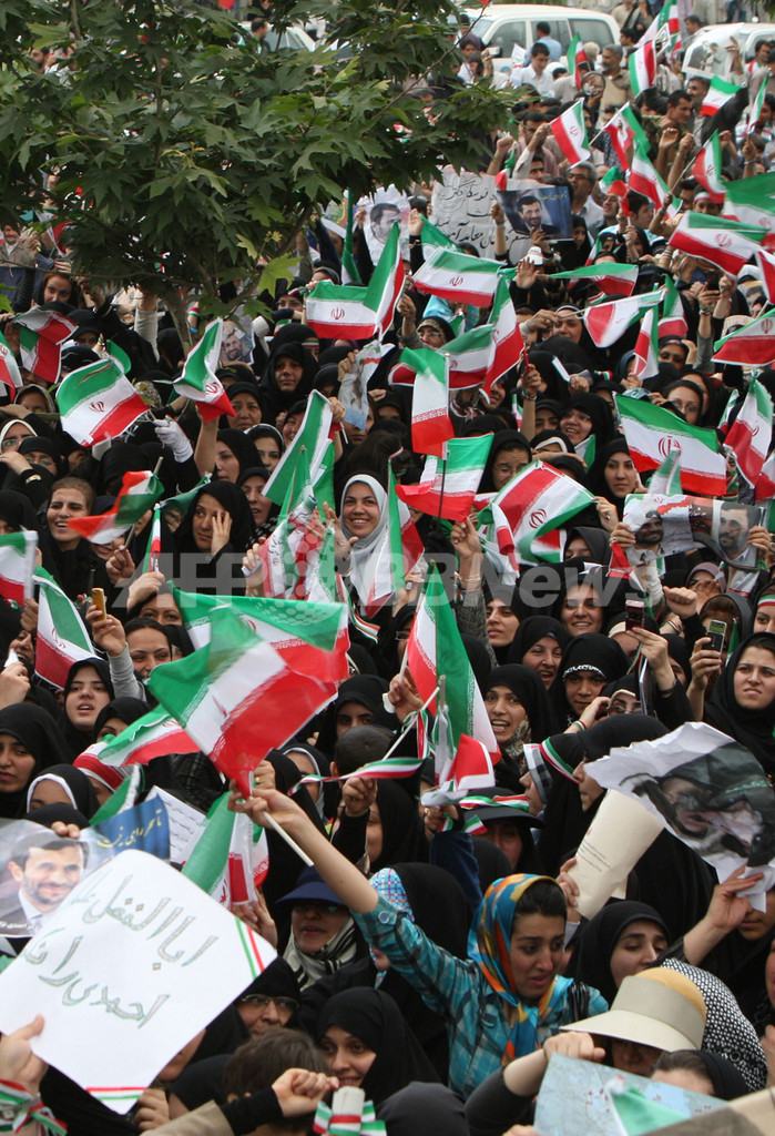 アフマディネジャド陣営が勝利宣言、イラン大統領選