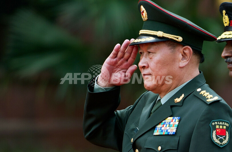 中国国防相、インド空軍パイロットに現金14万円の「チップ」