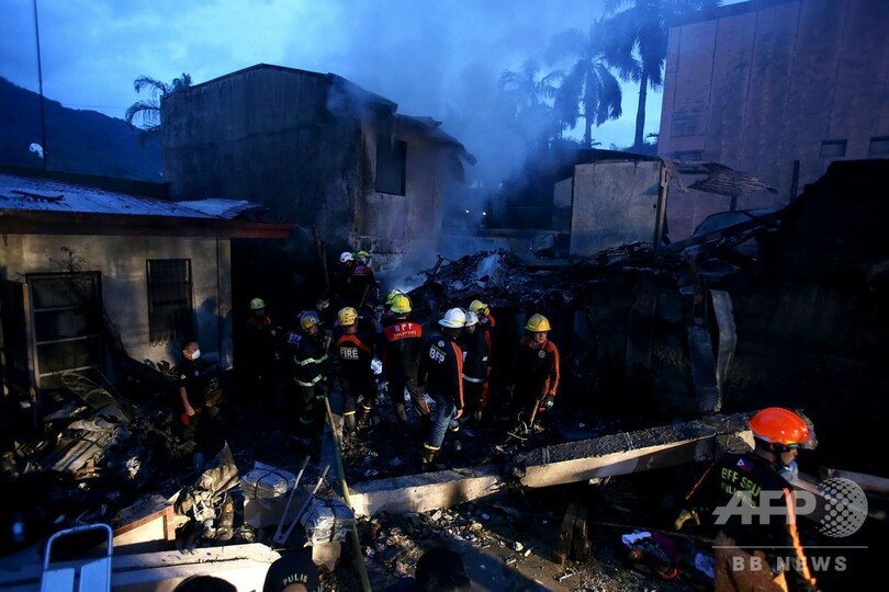 フィリピンで救急搬送用の小型機墜落、9人死亡