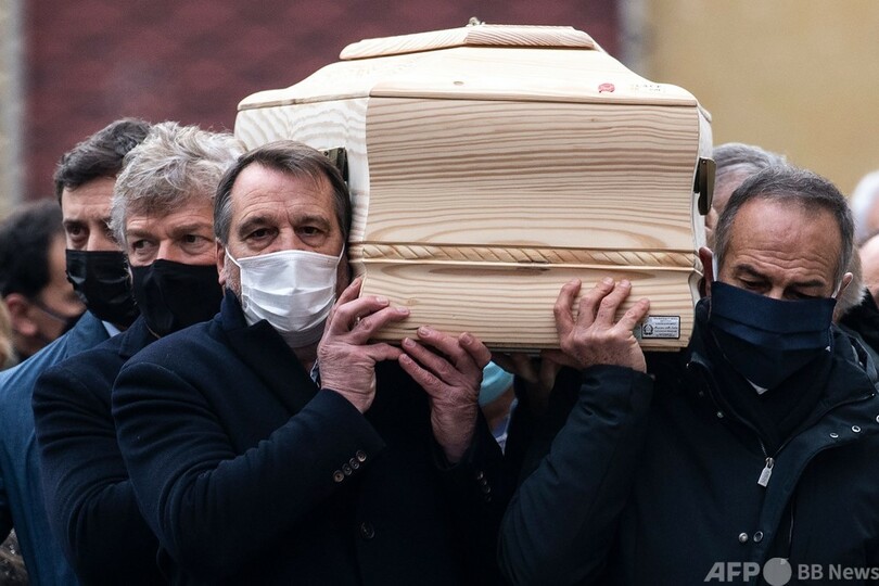 ロッシ氏の葬儀に数百人参列、サッカー元伊代表