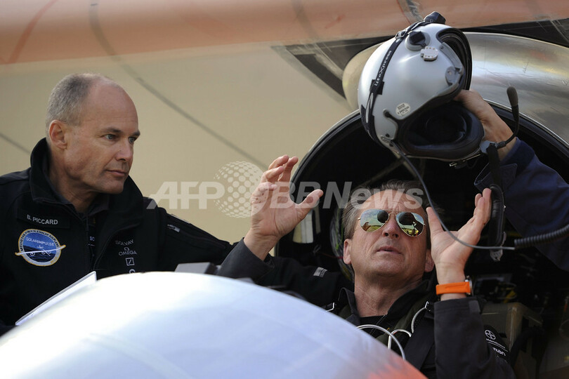 スイスのソーラー飛行機、初の国際飛行に成功