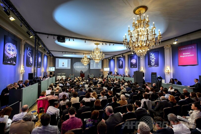 世界最大のブルーダイヤ、24億円で落札