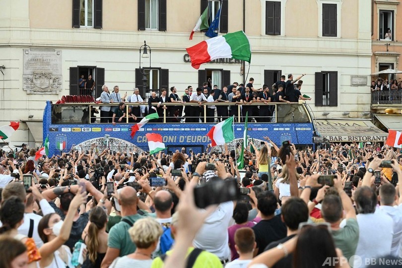 欧州選手権制覇のイタリア代表が凱旋帰国