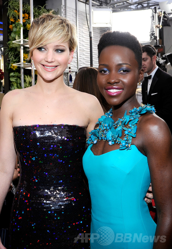 ルピタ・ニョンゴが米映画俳優組合賞助演女優賞受賞、着用したドレスは・・・