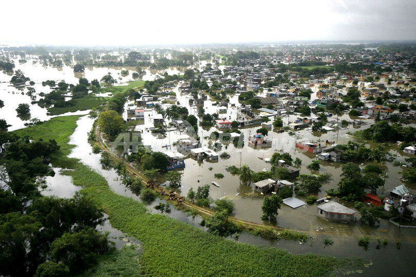 メキシコ南部の大洪水、死者1人、被災者100万人