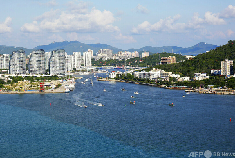 1泊10万円のホテル、免税店で爆買い 「ぜいたく旅行」でにぎわう海南島 中国