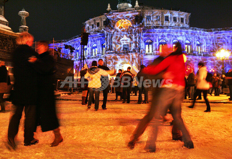 ドレスデン国立歌劇場、屋外でも踊る2200人の舞踏会