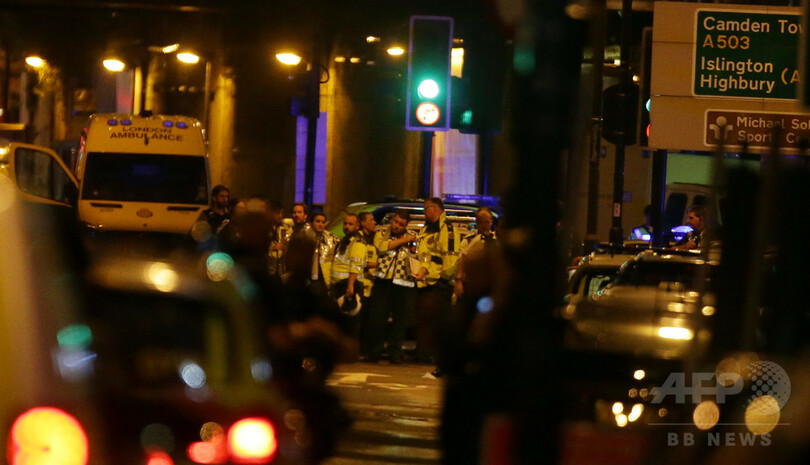 ロンドンで車が歩行者に突っ込む、複数負傷 イスラム教徒ら被害か
