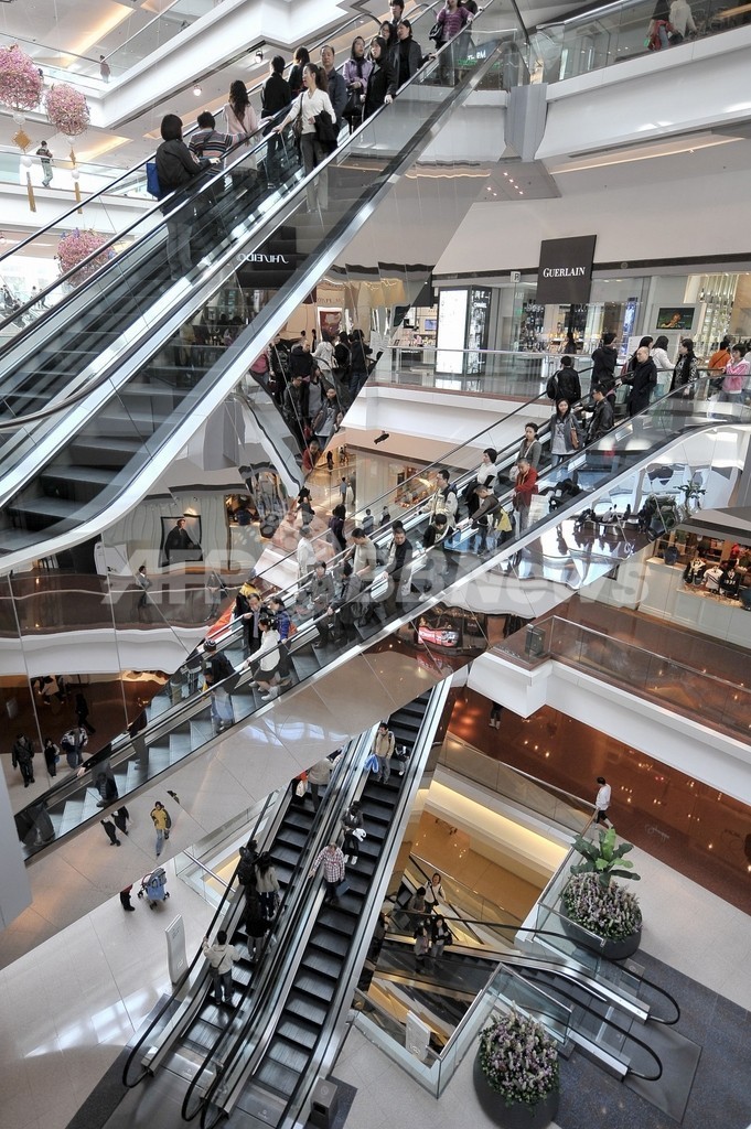 香港の「盗撮されやすい場所」、議員らが現地調査