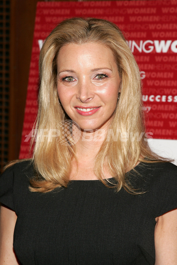 リサ・クドロー 女性の雇用支援を行う慈善団体のチャリティーイベントに登場