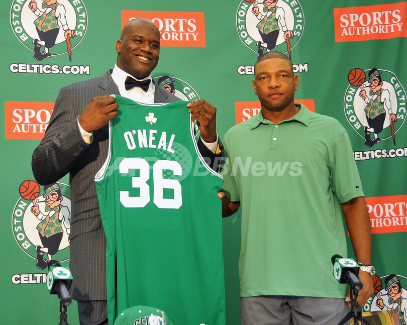 セルティックスのシャキール・オニールが入団会見