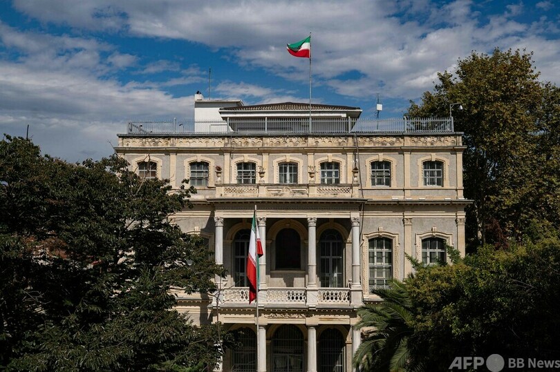 イランでスカーフめぐり逮捕の女性死亡、トルコでも抗議 自らの髪を切る人も