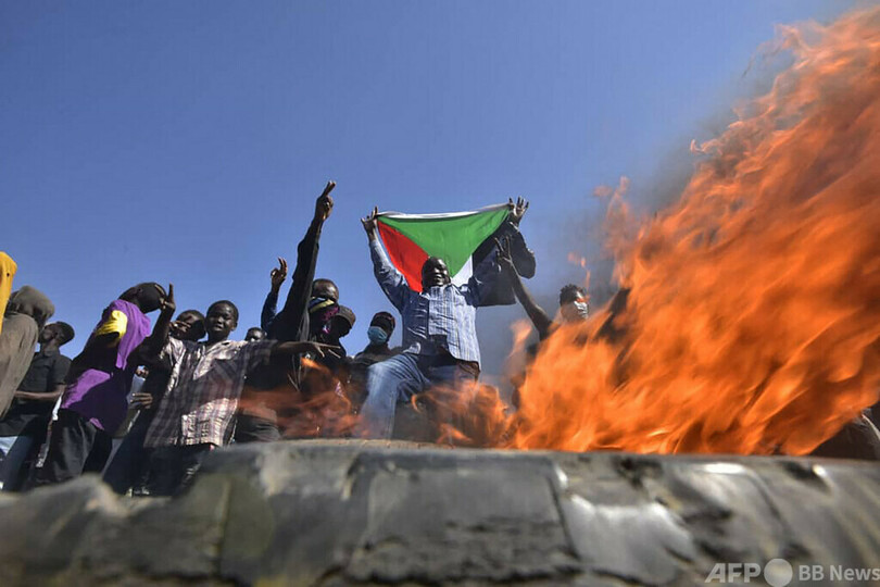 スーダンのクーデター抗議デモ、軍鎮圧で5人死亡