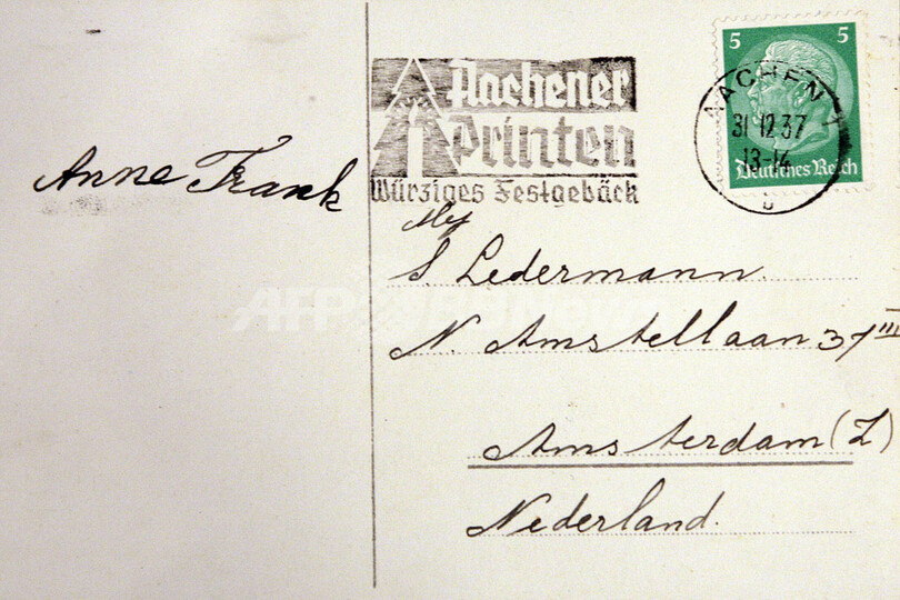 アンネのサイン入りクリスマスカード発見