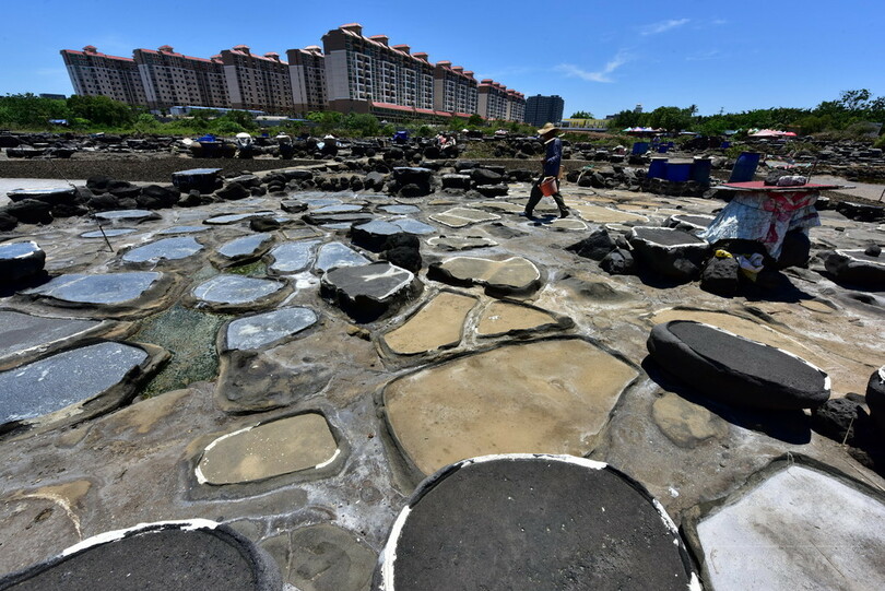 昔ながらの塩作り 海南省