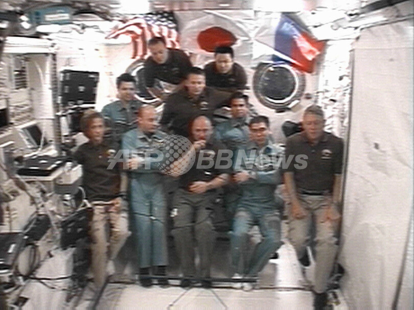 「ディスカバリー」、ISSに別れ 地球帰還へ