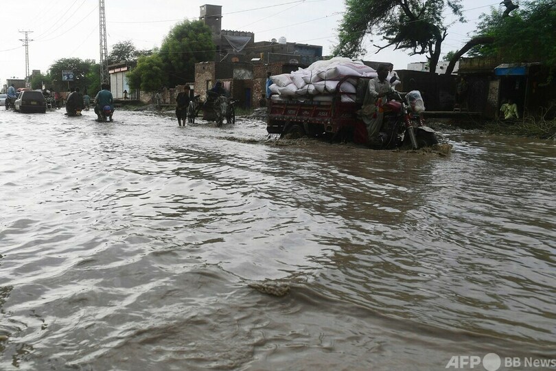 パキスタン豪雨、洪水の死者1000人超す