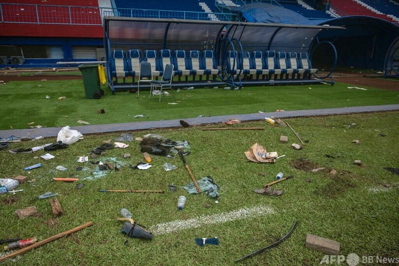 インドネシアのサッカー場事故、スタジアムの点検指示へ 大統領
