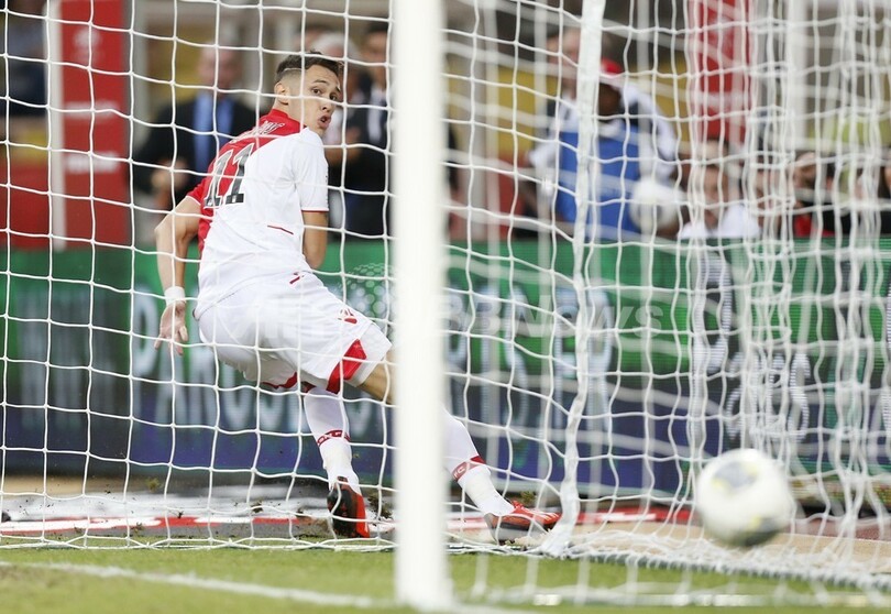 モナコがオカンポスの活躍で勝利、暫定で単独首位に