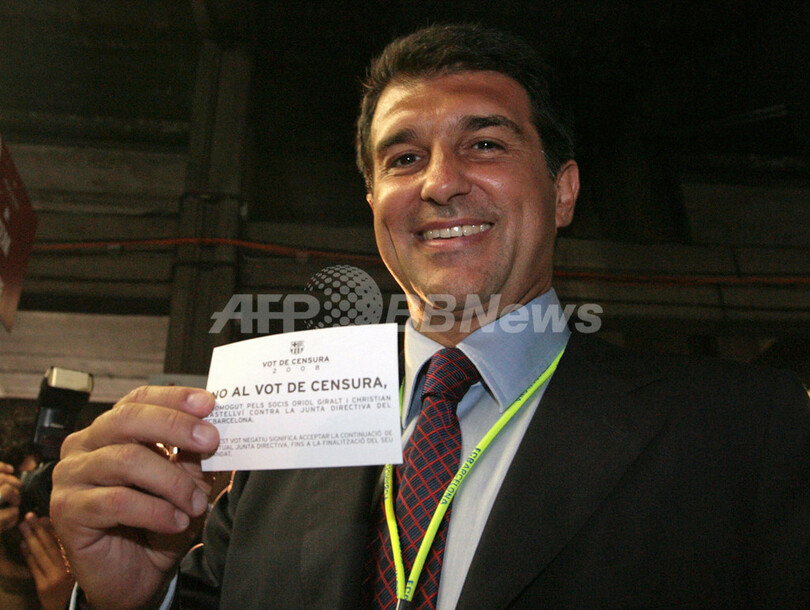 ラポルタ会長 不信任案可決を免れる