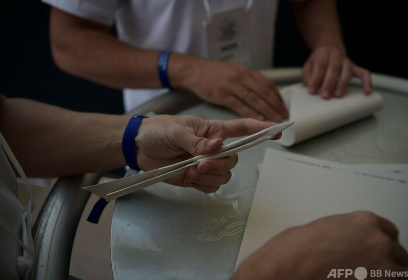 紙飛行機の世界大会へ ブラジルで代表決定戦