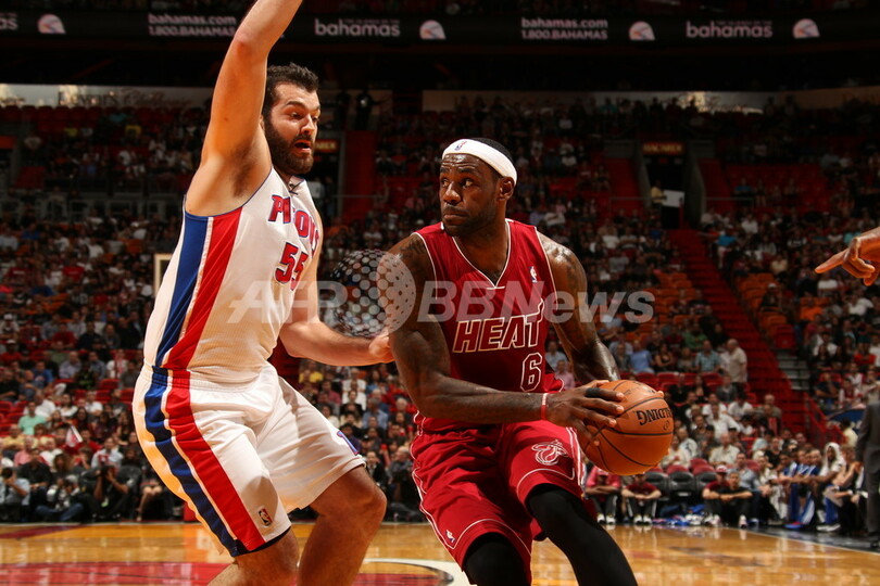 ヒートの連勝が10でストップ、ピストンズに敗れる