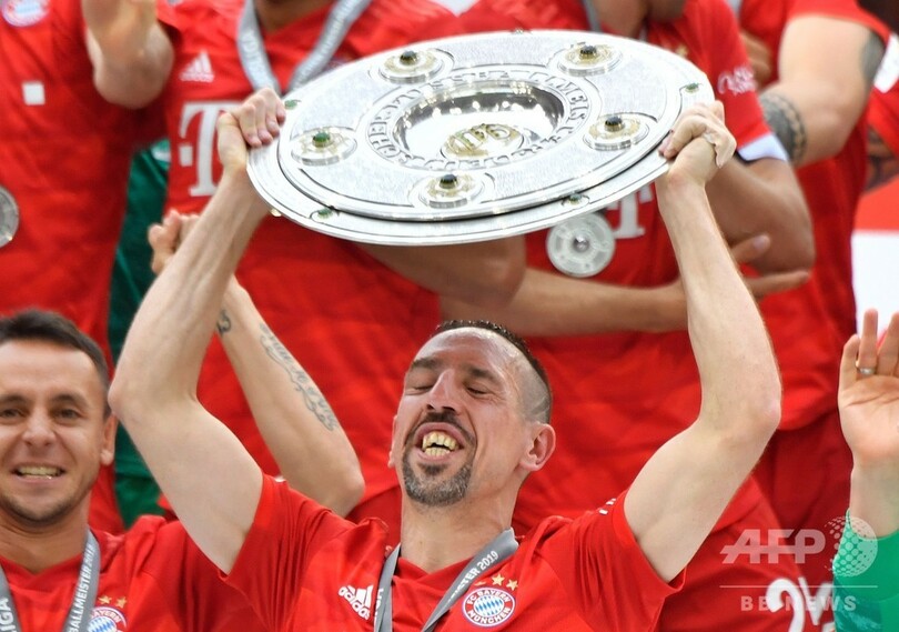 リベリとロッベンがバイエルンに涙の別れ、7連覇を置き土産に退団