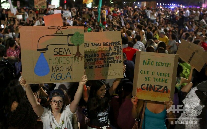 ブラジル大統領、アマゾン火災の消火活動で軍の派遣を承認