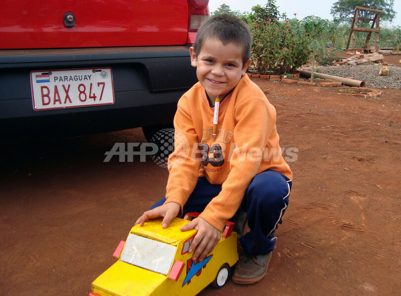 パラグアイ大統領が苦境、3人の女性が子どもの認知求める