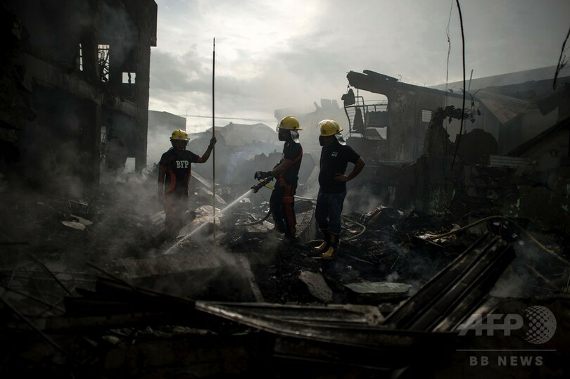 複数の花火店巻き込む火災、26人死傷 フィリピン