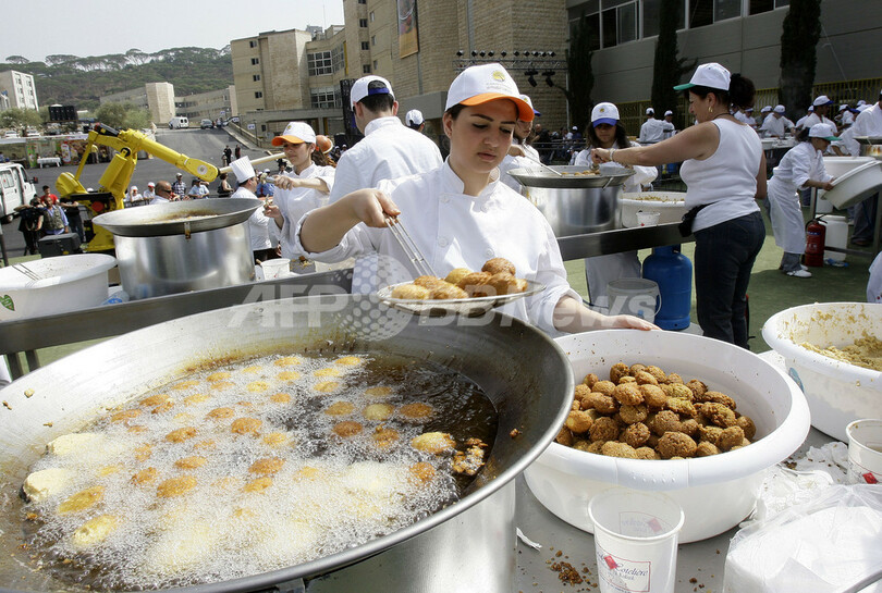 イスラエルとの「ギネス対決」でレバノンが雪辱、巨大ひよこ豆料理