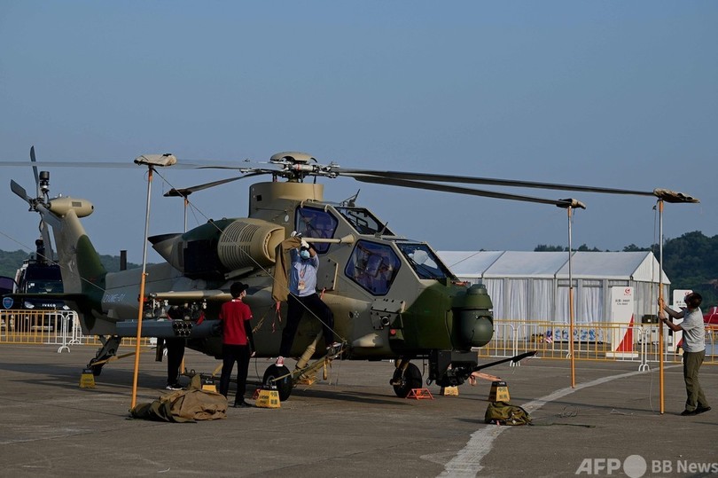 無人偵察機や電子戦機を誇示 中国最大の航空ショー開幕