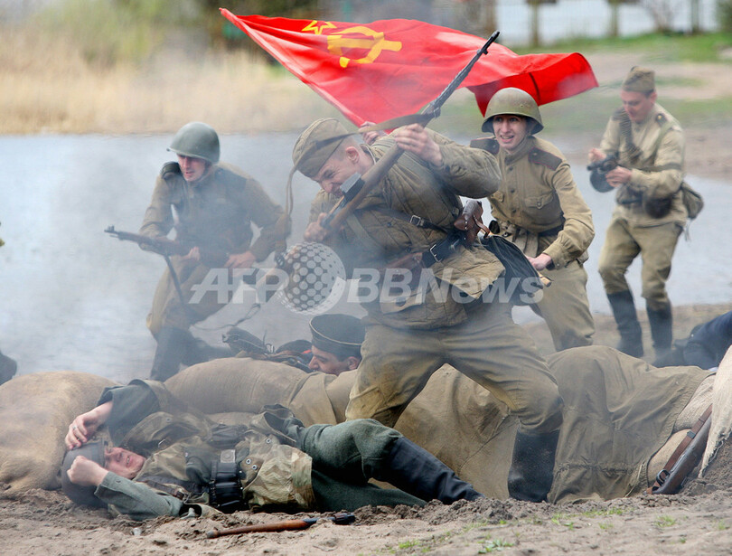 ロシアの戦勝記念日、独ナチスとの戦いを再現