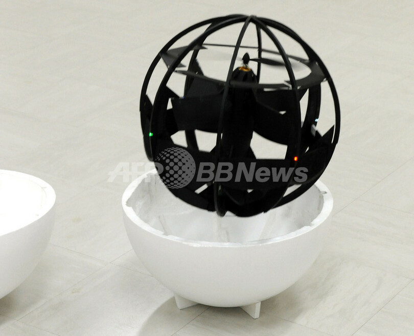 空飛ぶ球体偵察ロボット、防衛省が開発