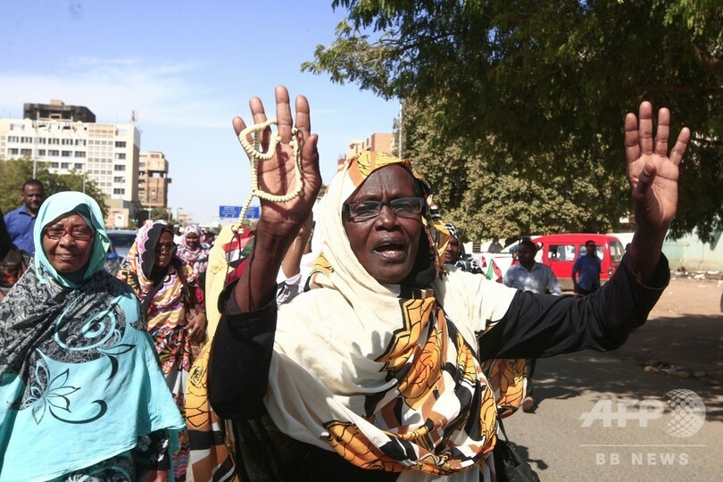 スーダンのバシル前大統領に禁錮2年の実刑判決、戦争犯罪でも捜査中