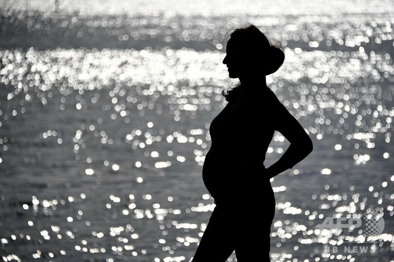 ヒトの胎盤内から黒色炭素粒子を検出、大気汚染が影響か 研究