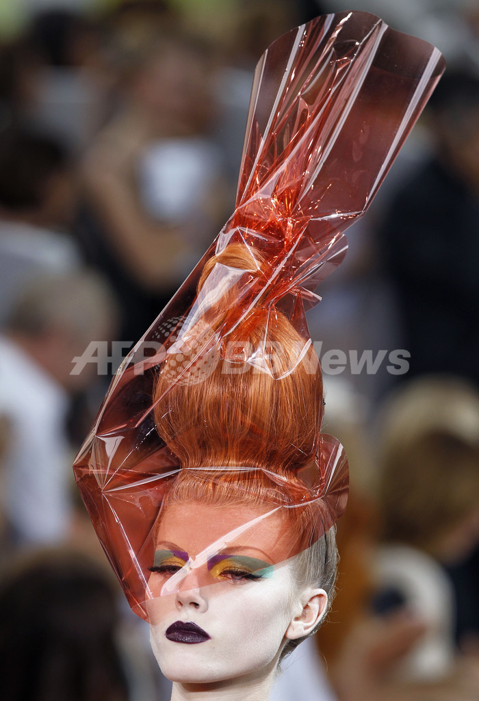 ＜10/11年秋冬パリ・オートクチュールコレクション＞クリスチャン ディオール、新作を発表