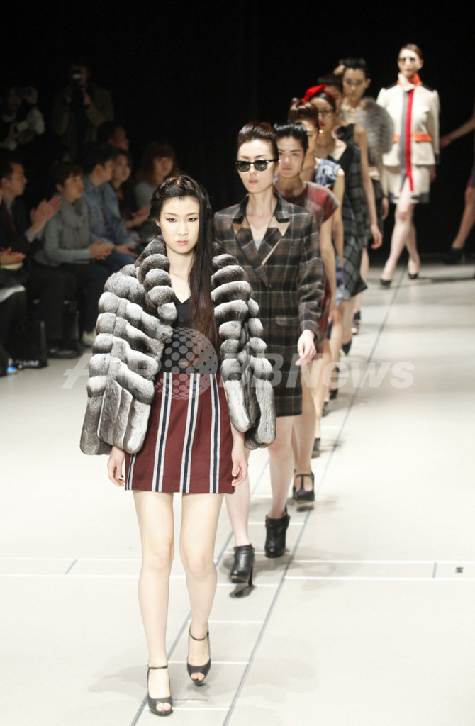 ＜13/14年秋冬東京コレクション＞エ・モモナキア